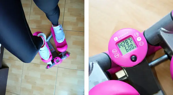 Widok z góry na nogi w legginsach i sneakersach na różowym stepperze. Wyświetlacz pokazuje 4287 kroków i 600 kalorii – to pierwsze efekty ćwiczeń stepper.