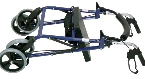 Złożona, niebieska podpórka czterokołowa z szarymi kołami i czarnym siedziskiem.