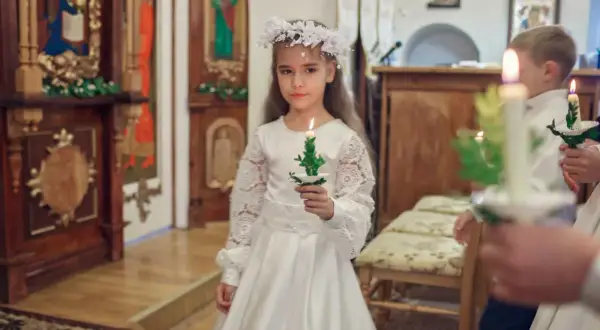 Komunia: Ile lat ma dziecko? Wiek, zasady i wczesna komunia