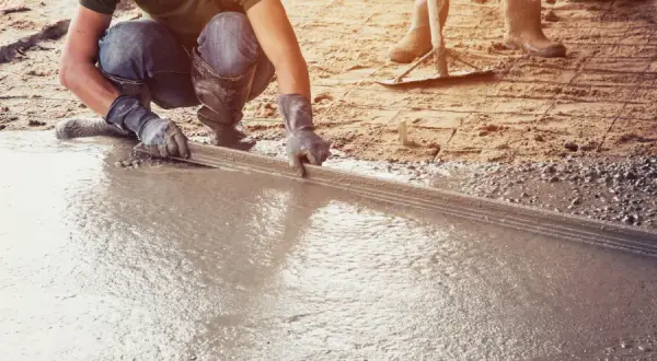 Jak długo schnie cement? Unikaj błędów przy wysychaniu betonu
