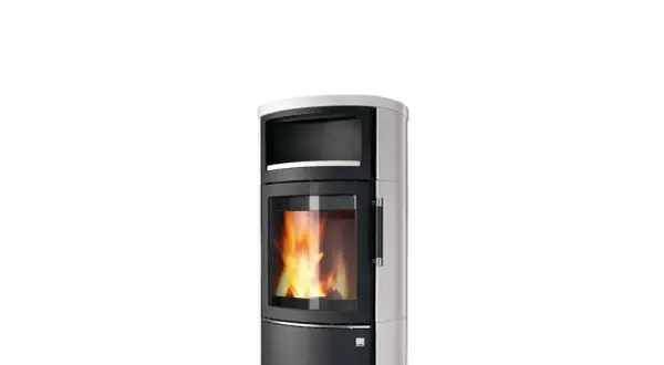Moderner Kaminofen Hark 44 GT EcoPlus mit sichtbarem Feuer und silber-schwarzem Design.
