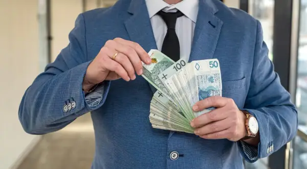 Czy wynagrodzenie prezesa spółdzielni mieszkaniowej jest jawne? Sprawdź prawo!