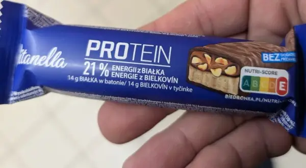 Baton proteinowy: Kalorie, skład i wybór na redukcję lub masę