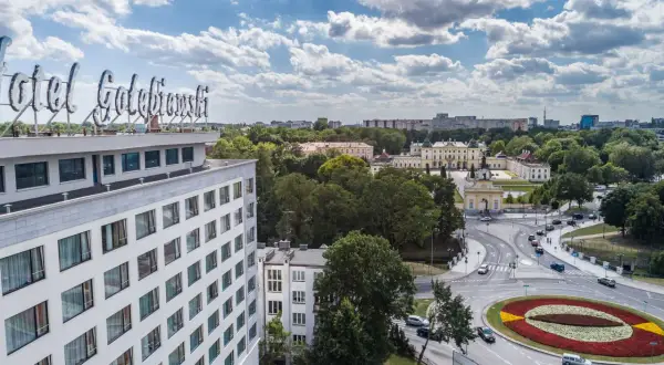 Hotel Gołębiewski Białystok, z widokiem na Pałac Branickich. Wiele pozytywnych hotel gołębiewski białystok opinie potwierdza jego atrakcyjność.