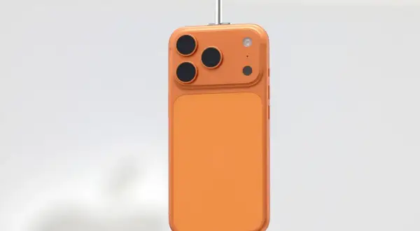 Pomarańczowy iPhone z trzema obiektywami aparatu, wiszący na białym tle. Kiedy premiera iPhone 18?