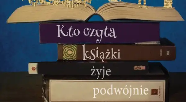 Kto czyta książki, żyje podwójnie? Autor i sens cytatu Eco