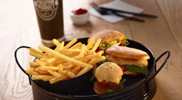Frytki julienne co to? Odkryj ich wyjątkowy smak i przygotowanie