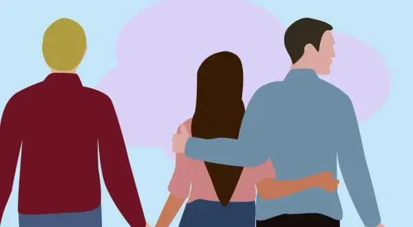 Drie personen, een vrouw in het midden met twee mannen aan weerszijden. Een man houdt haar hand vast, de ander slaat een arm om haar heen. Valkuilen lat relatie.
