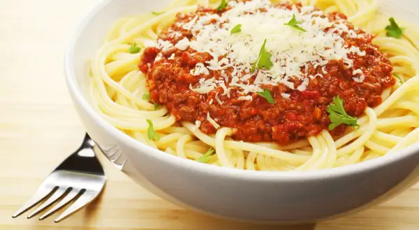 Spaghetti Bolognese? Odkryj prawdziwe Ragù alla Bolognese z Bolonii!