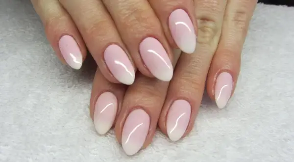 Jak zrobić manicure hybrydowy ombre - proste kroki i błędy do uniknięcia