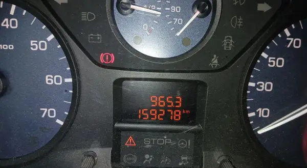 Kontrolka DTC P0170 Peugeot świeci się na desce rozdzielczej. Przebieg 159278 km.