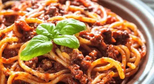 Jakie mięso do spaghetti? Sekret idealnego sosu bolońskiego