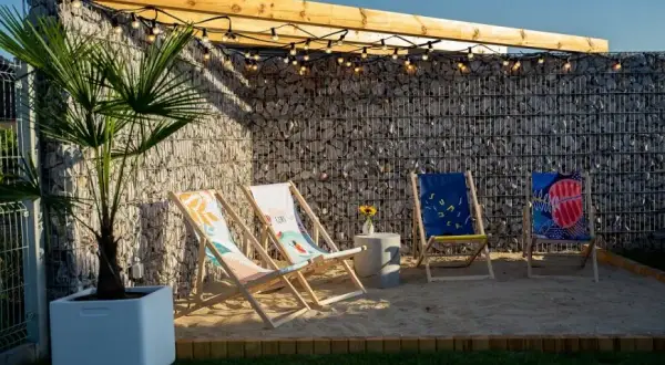 Jak zrobić plażę w ogrodzie: 7 prostych kroków do relaksu