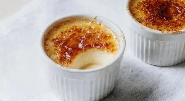 Crème brûlée bez palnika? Idealna skorupka gorącą łyżką!