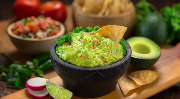 Jak smakuje guacamole? Odkryj jego niepowtarzalny smak i składniki