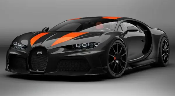 Bugatti Chiron noir et orange, prête à atteindre sa vitesse max. Un chef-d'œuvre de carbone et de puissance.