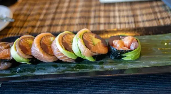 Ile kcal ma sushi? Poznaj kaloryczność różnych rodzajów sushi