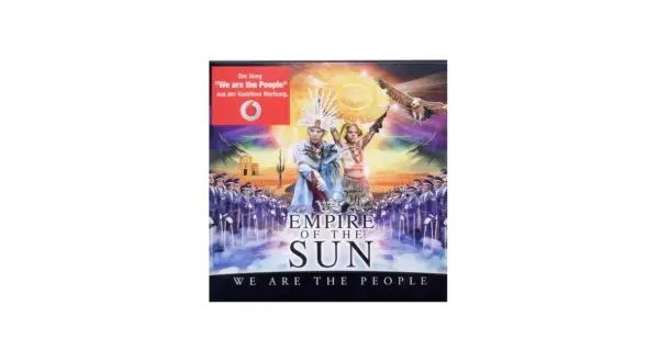 Okładka Empire of the Sun z hasłem "We are the People". Dwóch artystów na tle armii i pustynnego krajobrazu.