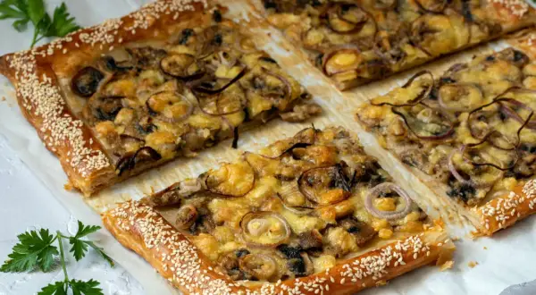 Przepis na ciasto do pizzy z mlekiem i jajkiem, które zachwyca smakiem