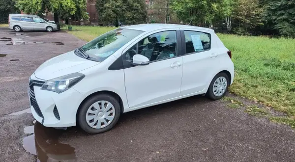 Toyota Yaris LEwarek gdzie jest dostępny? Sprawdź lokalizację i opinie