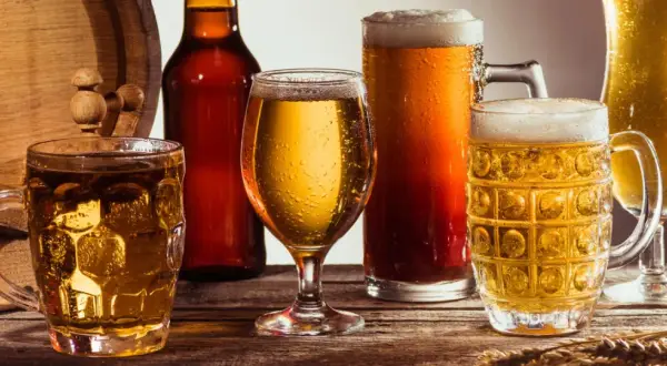 Piwo w kuflach i kieliszku, butelka, beczka. Wniosek do sanepidu o sprzedaż alkoholu czeka na zatwierdzenie.