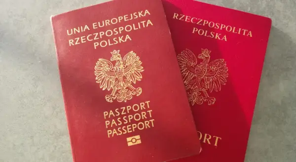 Dwa polskie paszporty. Planujesz podróż do Turcji? Sprawdź, czy do Turcji potrzebny jest paszport, bo bez niego się nie wybierzesz!