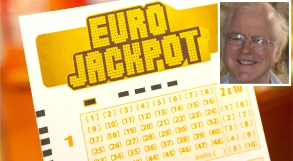 Uśmiechnięty mężczyzna i kupon Eurojackpot. Czy to klucz do tego, jak wygrać w Eurojackpot?