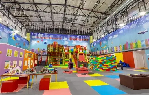 Małpi gaj Katowice: Jak wybrać najlepszy na zabawę i urodziny?