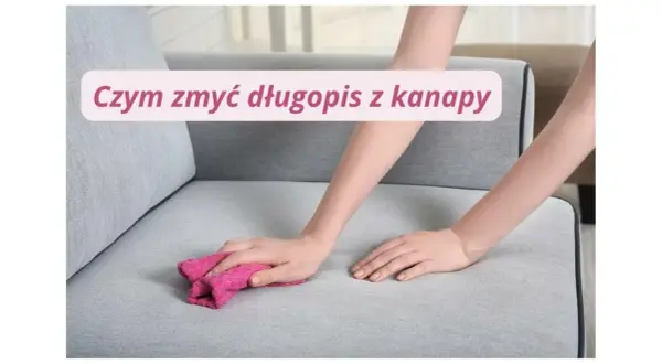 Ręka z różową ściereczką czyści szarą kanapę, pokazując, jak zmyć długopis z kanapy.