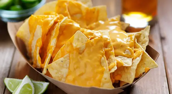 Nachos con queso: La guía para que queden cremosos y crujientes