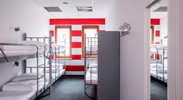 Jak wygląda nocleg w hostelu? Oczekiwania, komfort i zalety