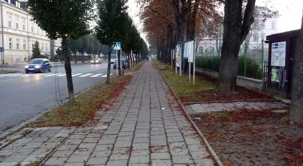 Chodnik czy chodnik - jak poprawnie pisać i rozumieć ten termin?
