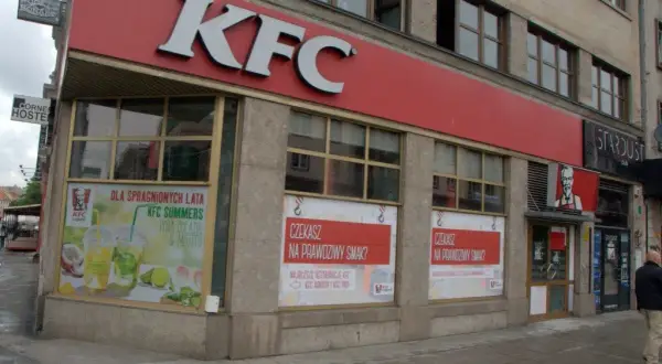 Gdzie jest najbliższe KFC w Warszawie? Odkryj najlepsze lokalizacje