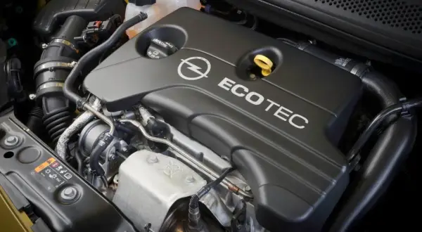 Motorutrymmet i en Opel Adam med Ecotec-motorn.