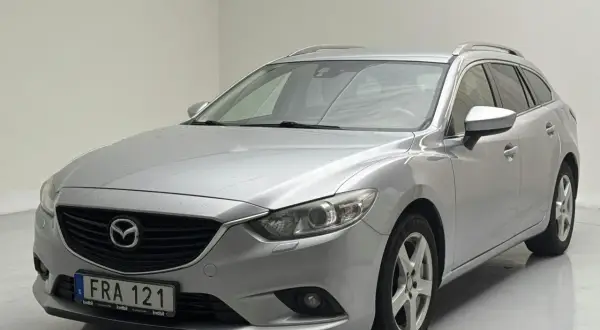 Silver Mazda 6 kombi, registreringsskylt FRA 121. Kanske ett Mazda 6 2.2 diesel problem?