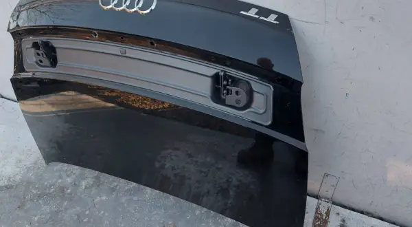 Audi TT 8J: Spoiler RS, carbon czy lotka? Wybierz idealny!