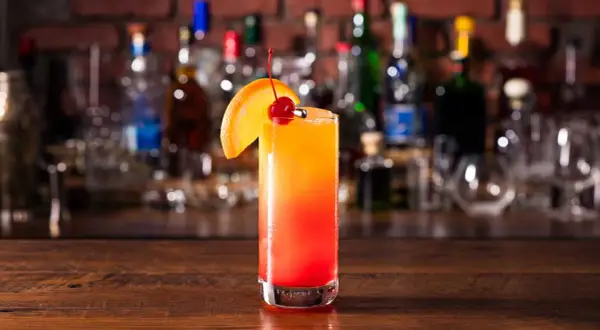 Tequila Sunrise: Ricetta IBA e Segreti per un'Alba Perfetta