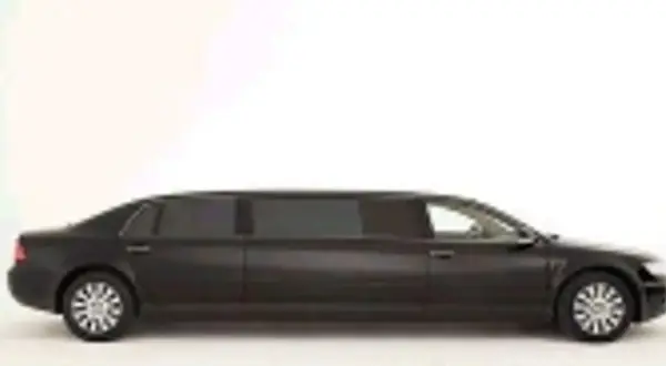 Czarny, wydłużony VW Phaeton W12, luksusowa limuzyna na specjalne okazje.
