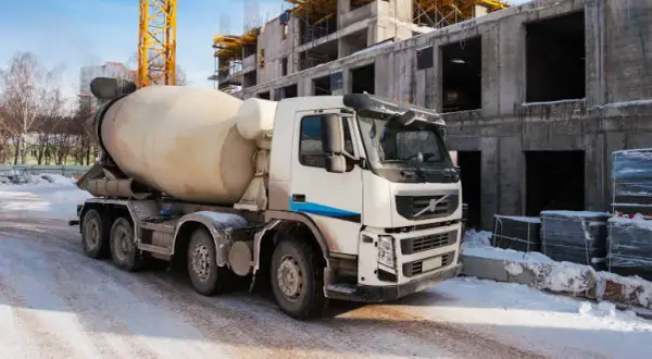 Jak działa betoniarka gruszka? Sekret świeżego betonu na budowie