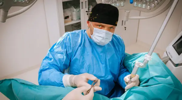 Labioplastyka na NFZ: Jak uzyskać zabieg ze wskazań medycznych?