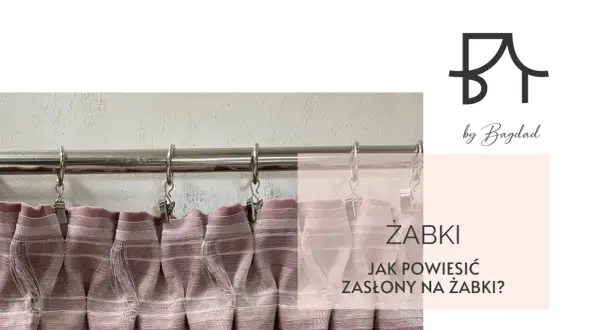 Marszczenie zasłon na żabki, pokazujące jak łatwo je zawiesić. Eleganckie upięcie materiału.