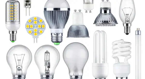 Collection de diverses ampoules : LED, halogène, fluocompacte, incandescente.