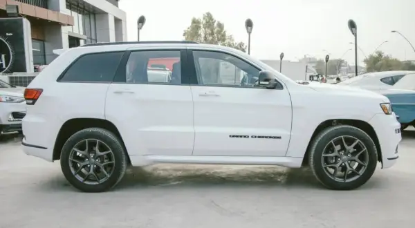 Jeep Grand Cherokee 3.0 CRD: Ile oleju? WK/WK2, normy, wymiana