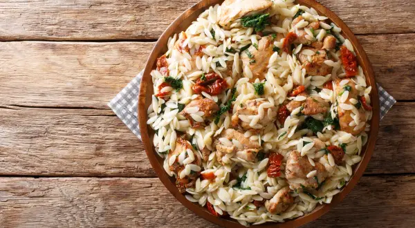 Makaron orzo (risi): co to jest, jak gotować i do czego użyć?