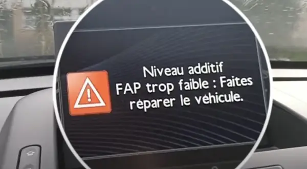 Alerte sur l'écran : niveau additif FAP trop faible. Le véhicule nécessite une réparation.