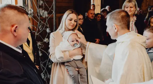 Cena fotografa na chrzest: od 600 zł. Jak wybrać bez przepłacania?