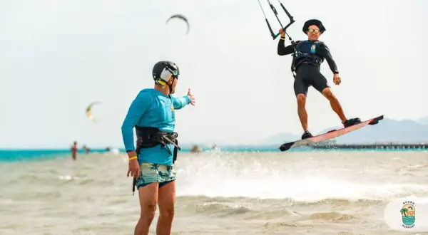 Kitesurfing w Egipcie: Gdzie jechać? Wybierz idealny spot dla siebie!