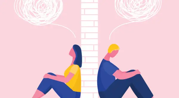 Coppia seduta schiena contro schiena, separata da un muro. Pensieri confusi simboleggiano la paura di essere feriti e la difficoltà di comunicazione.