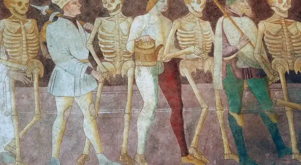 Szkielety i ludzie w średniowiecznych strojach tworzą procesję. To jedne z wielu przykładów danse macabre, ukazujące nieuchronność śmierci.