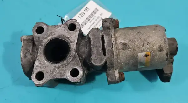 Zawór EGR Toyota Avensis 2.0 D4D. Objawy awarii mogą być różne, ale ten element jest kluczowy dla prawidłowej pracy silnika.
